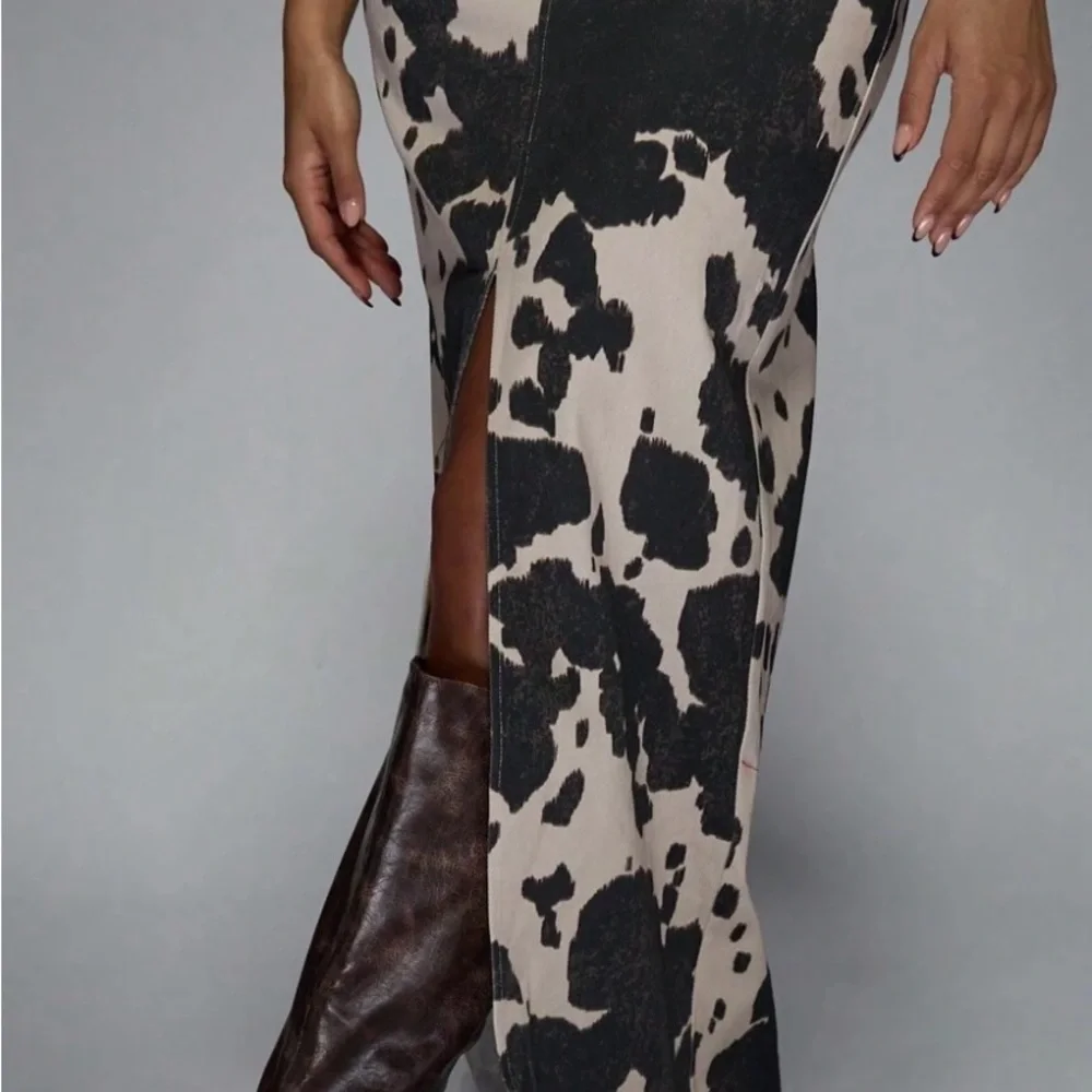 Missguided Black and White Maxi Pencil Skirt with Slit - Picture 3 of 4